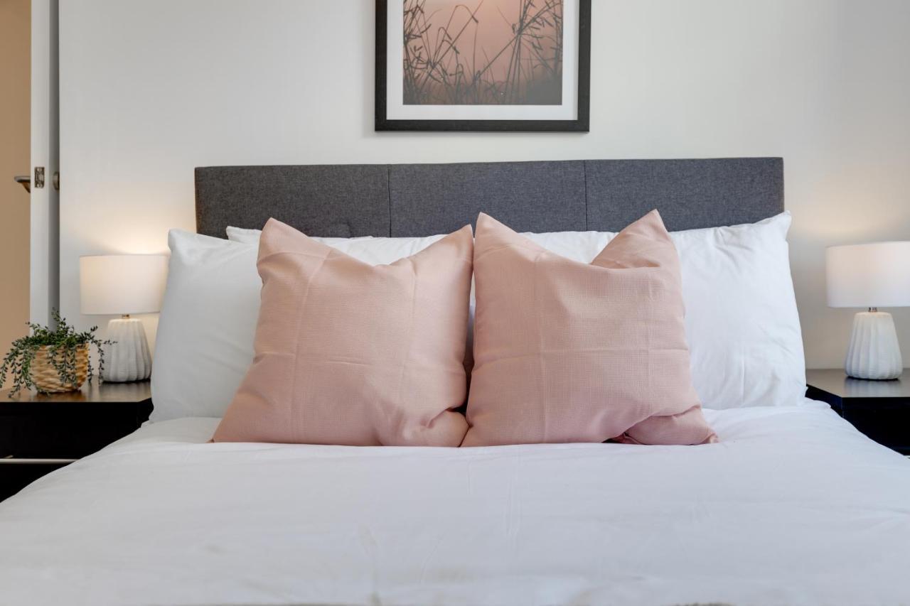 Ultra Luxe 2 Bedroom Near Beach, Centre & Peasholm Park Apartment Scarborough