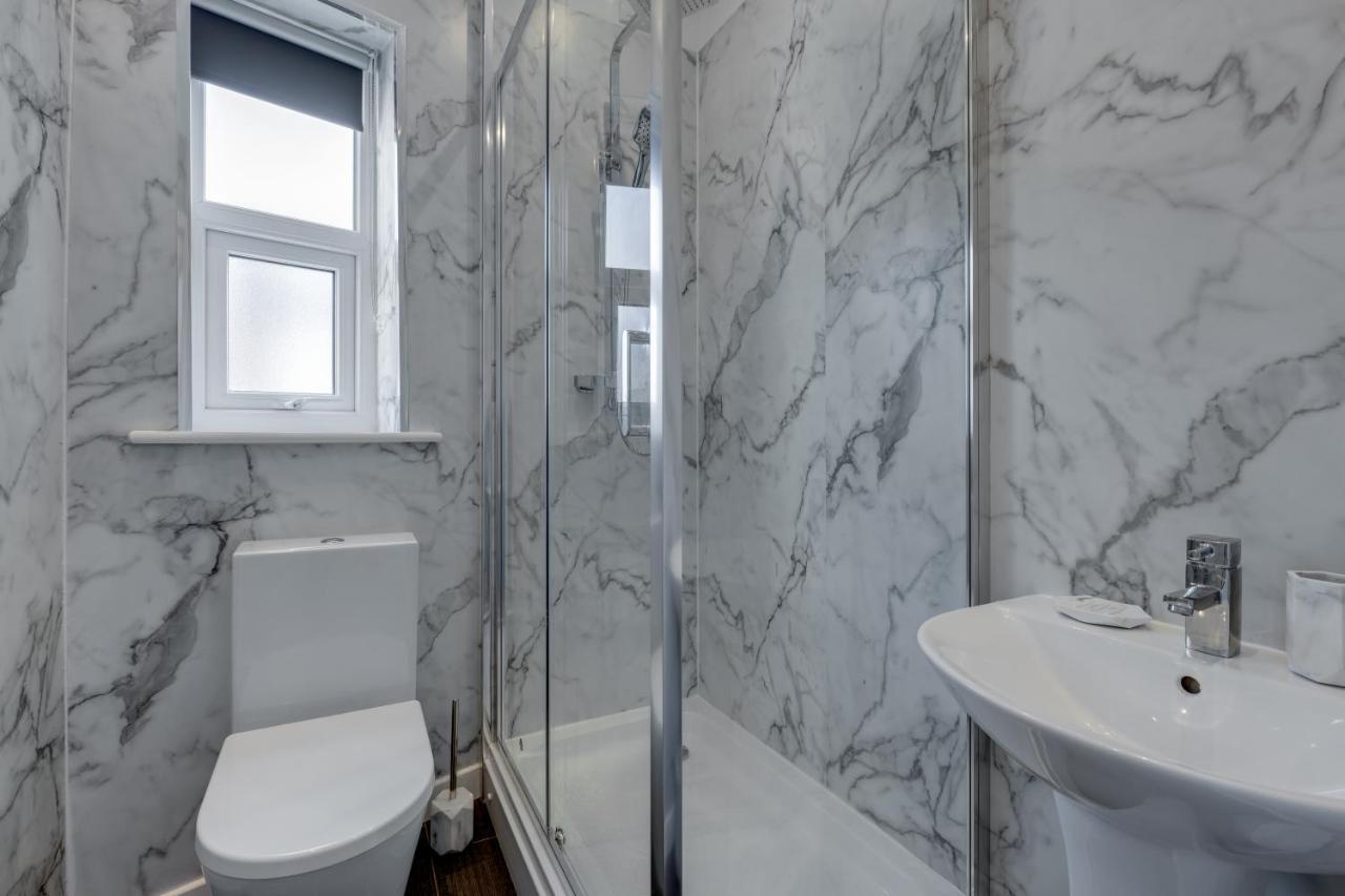 Ultra Luxe 2 Bedroom Near Beach, Centre & Peasholm Park * Scarborough