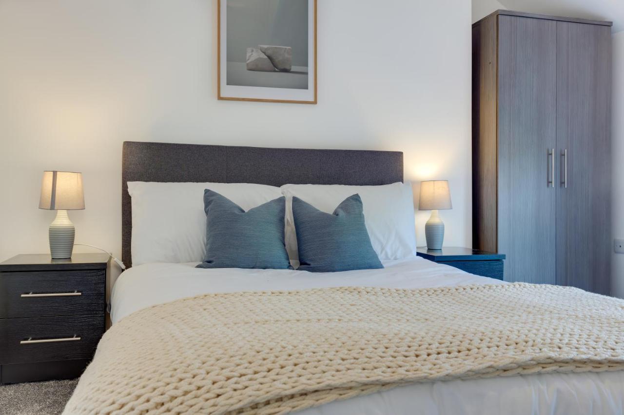 Ultra Luxe 2 Bedroom Near Beach, Centre & Peasholm Park *