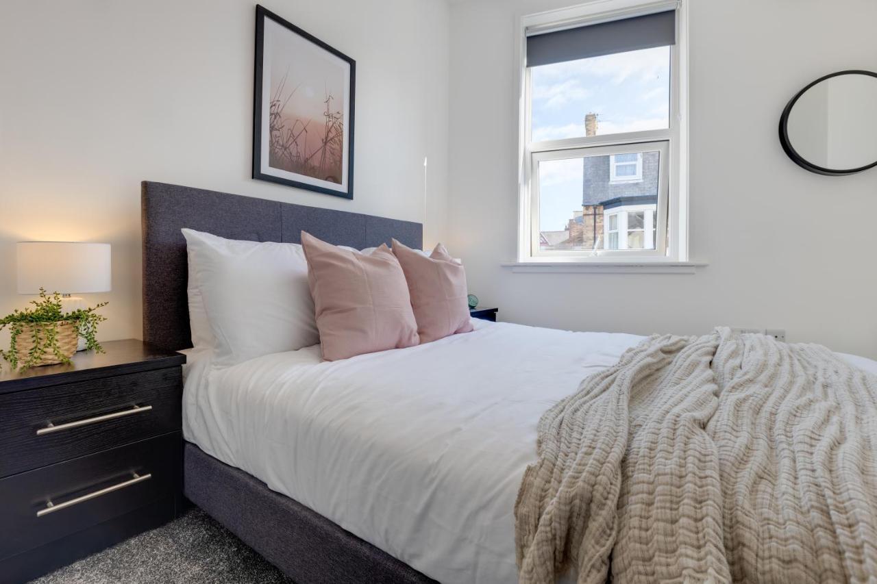 Ultra Luxe 2 Bedroom Near Beach, Centre & Peasholm Park Apartment *