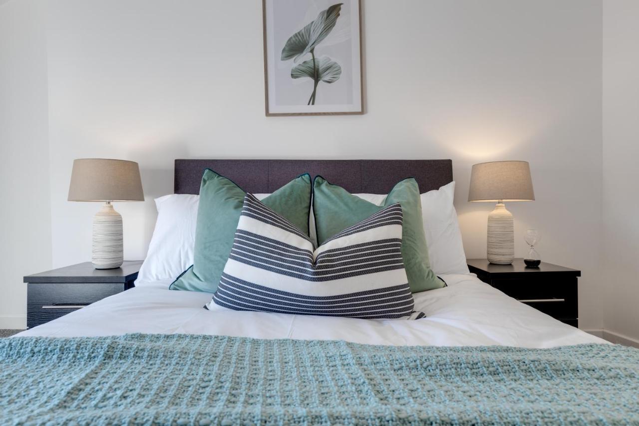 Ultra Luxe 2 Bedroom Near Beach, Centre & Peasholm Park Scarborough