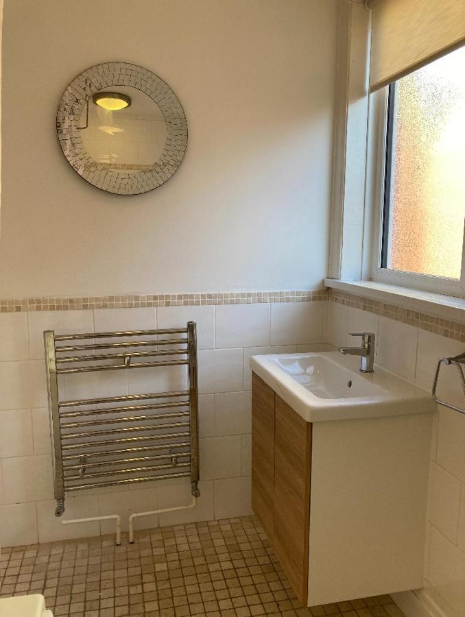 Holiday home Large 5 Bed House In Near The Beach, Large Garden & Hot Tub *