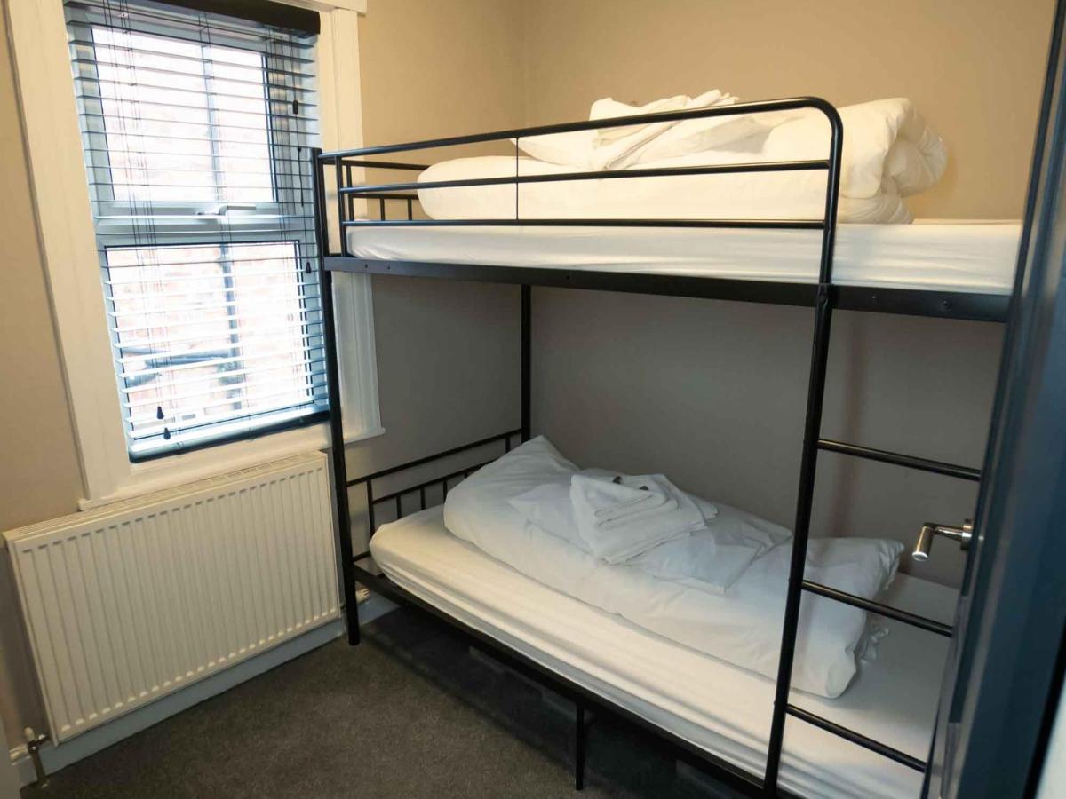 Pass The Keys Amazing, Newly Renovated 5bedroom House Sleeps 10 Holiday home *
