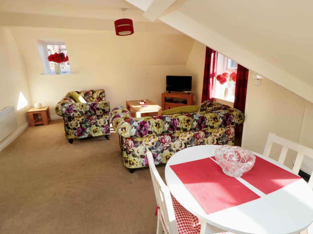 Carisbrooke House, 6 Scarborough