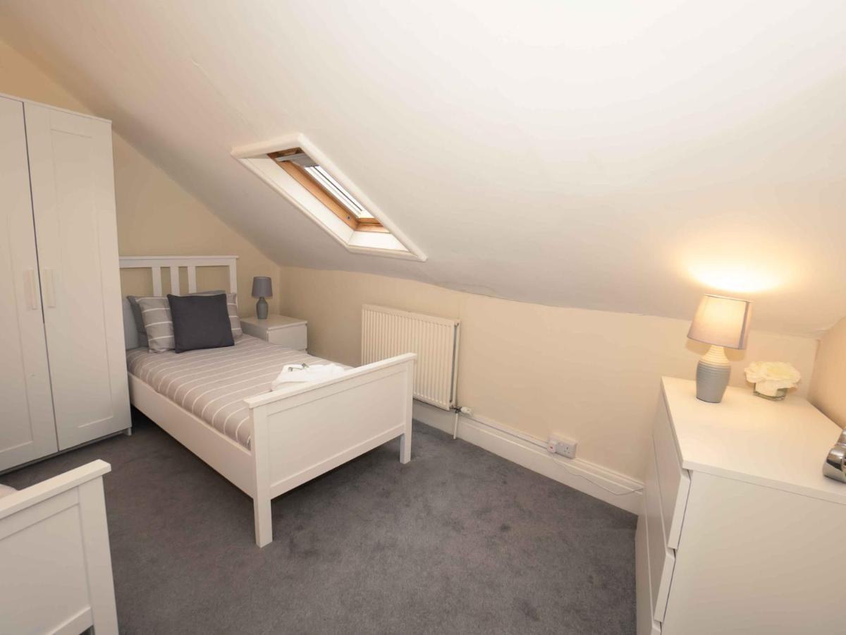 Pass The Keys Trafalgar House, Sleeps 6,Free Parking,Scarborough Scarborough