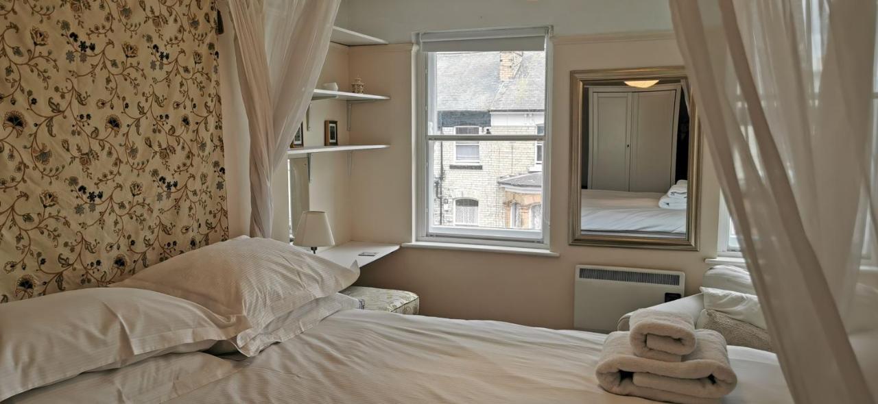 Flat 12 Sebastian Court - 2 Beds With A Four Poster *