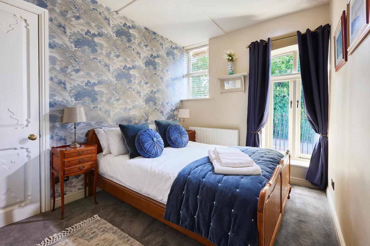 The Hot Tub, Pool, Gym, Location * Scarborough