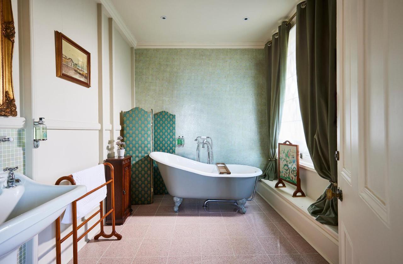The Hot Tub, Pool, Gym, Location Holiday home