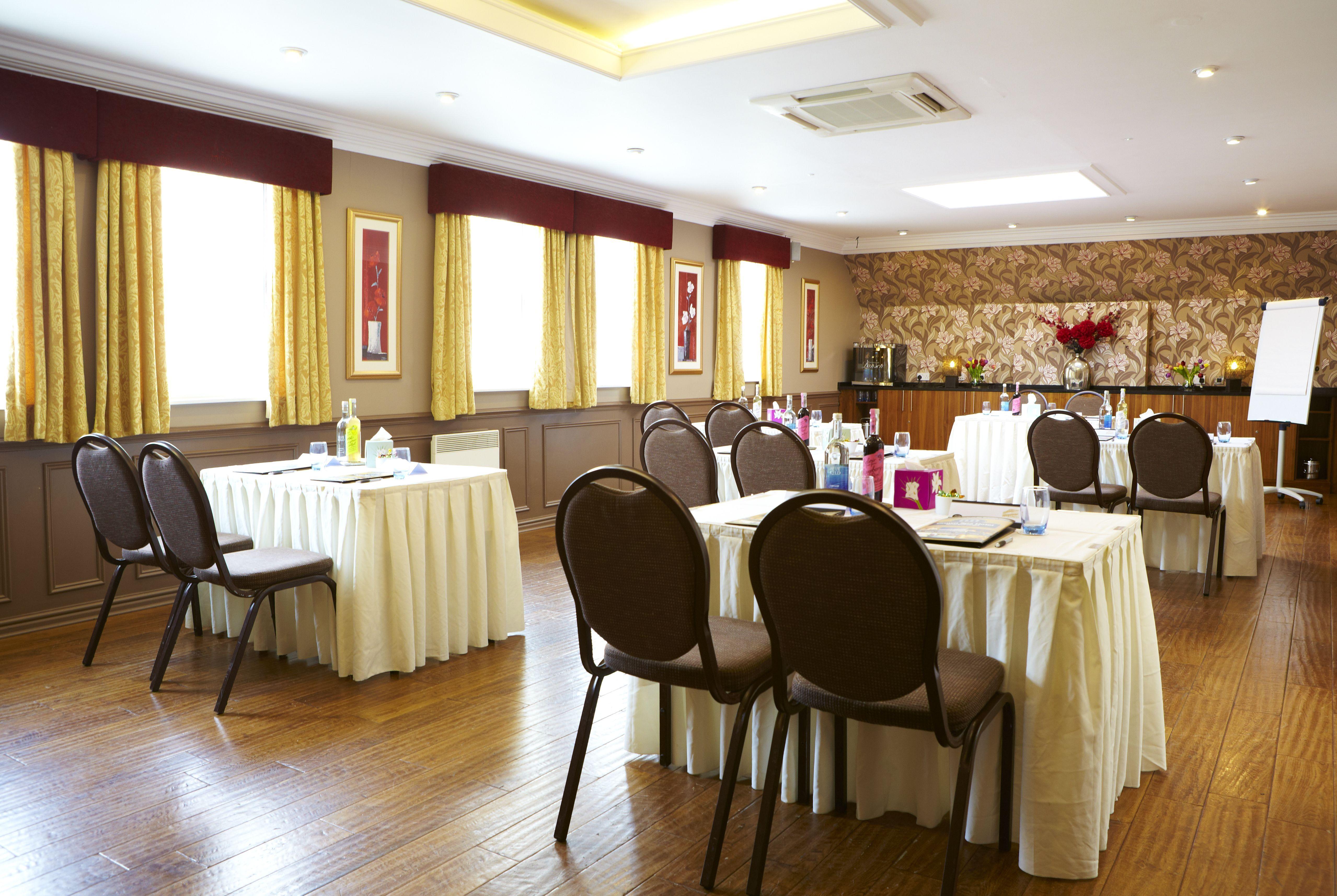 Hotel Crown By Compass Hospitality 4*