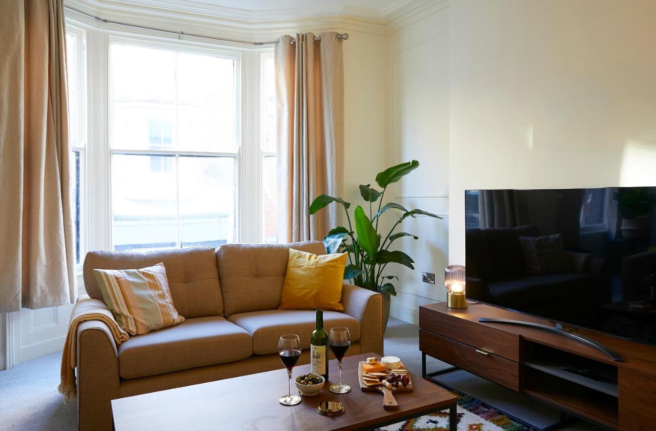 The Stoop, Stunning Sea Views! Apartment Scarborough