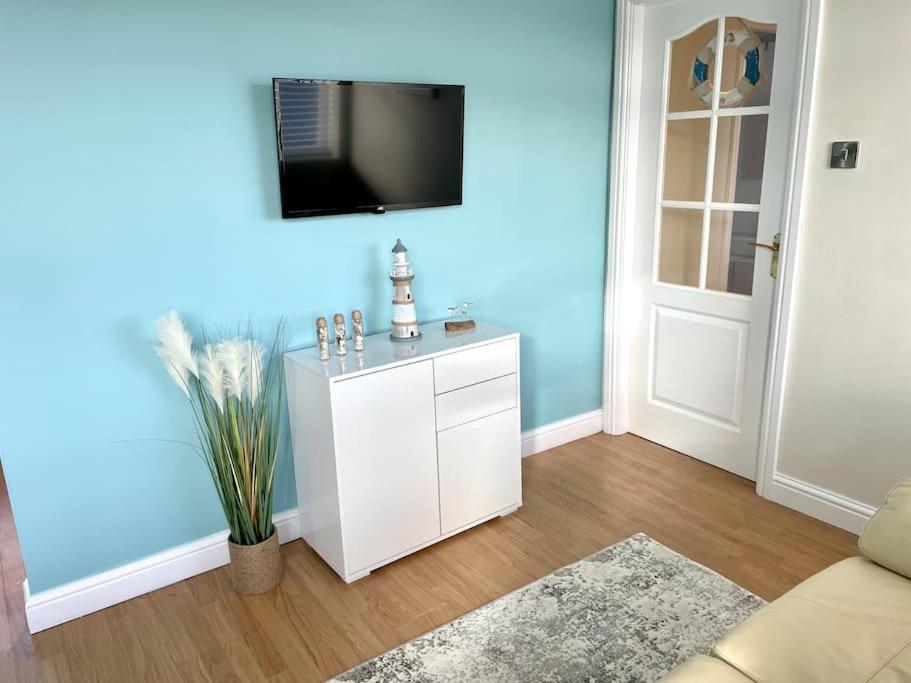 The Breakwaters, One Min From Harbour & Beach Apartment
