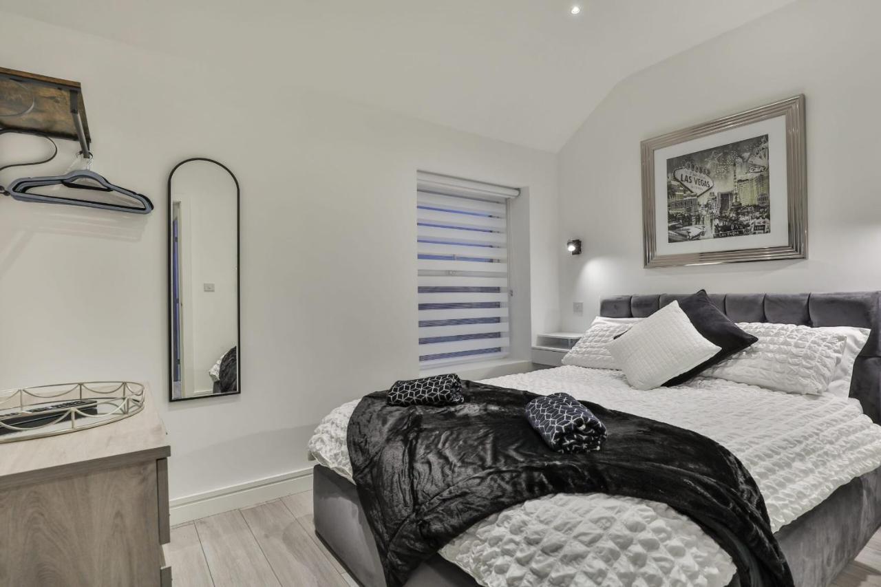 The Hepburn - Floor - Luxury For Up To 6 Guests Near Open Air Theatre And North Bay *