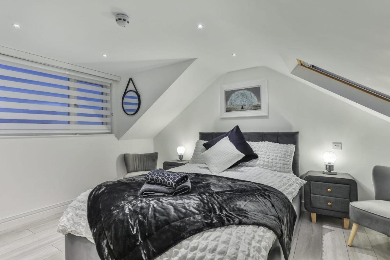 The Hepburn - Floor - Luxury For Up To 6 Guests Near Open Air Theatre And North Bay Apartment Scarborough