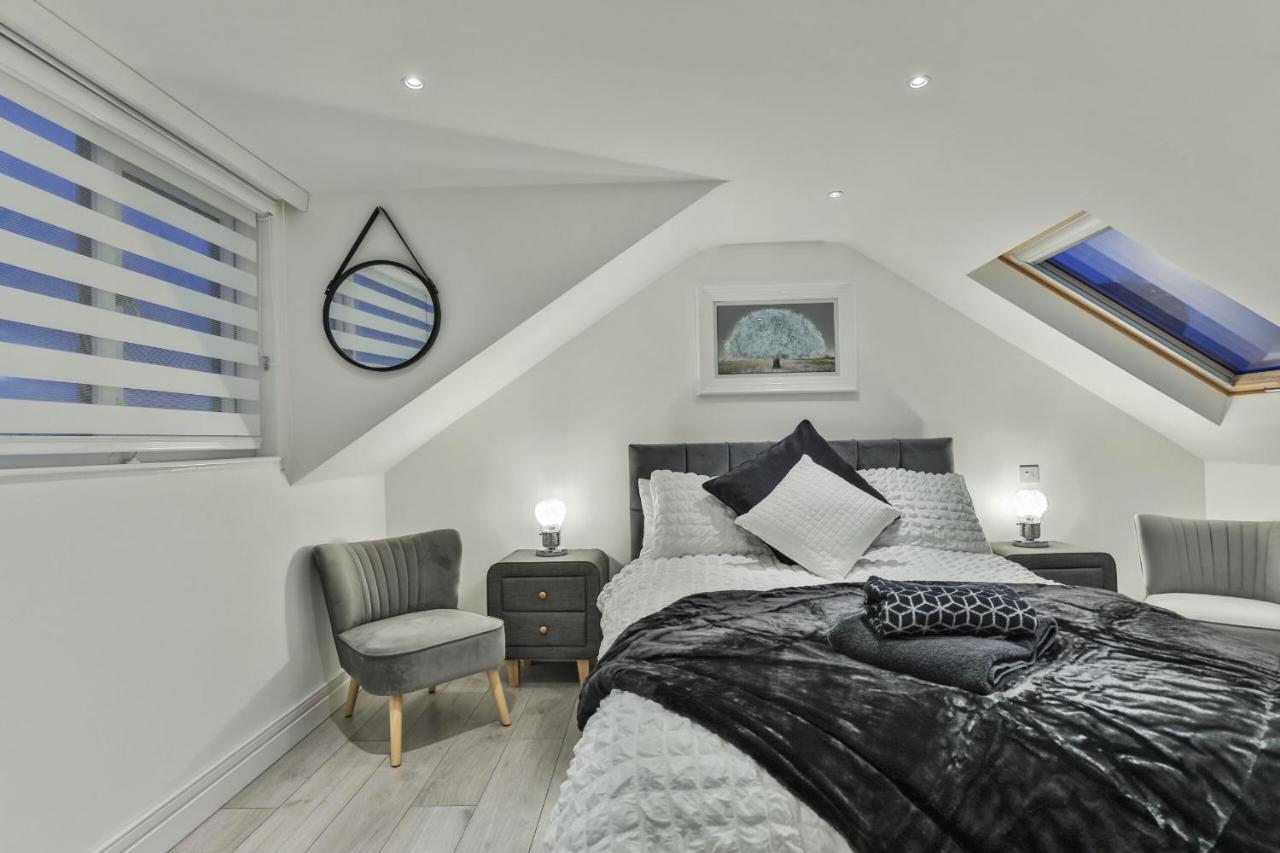 The Hepburn - Floor - Luxury For Up To 6 Guests Near Open Air Theatre And North Bay * Scarborough