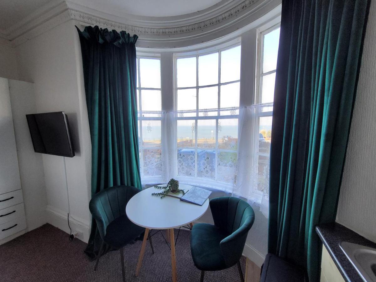 Apartment Seaview Ground Floor Flat Fast Wifi & Free Parking *