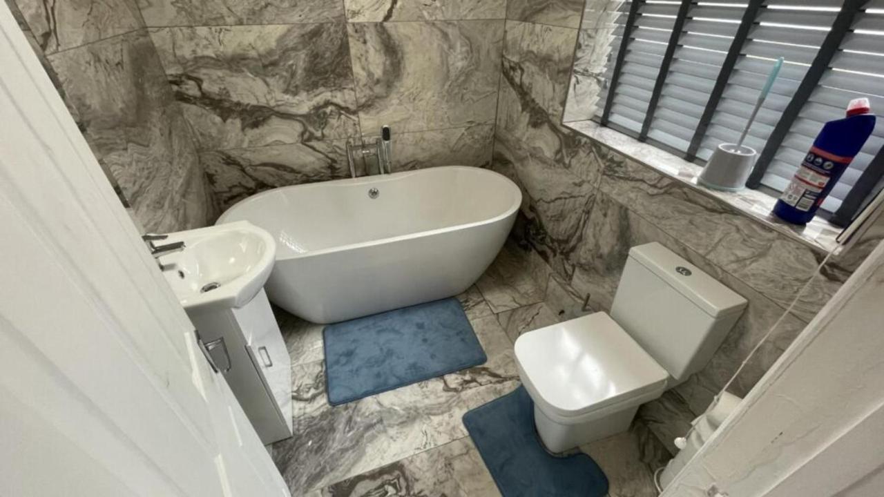 House Located Centrally For Up To 8 Guests Apartment
