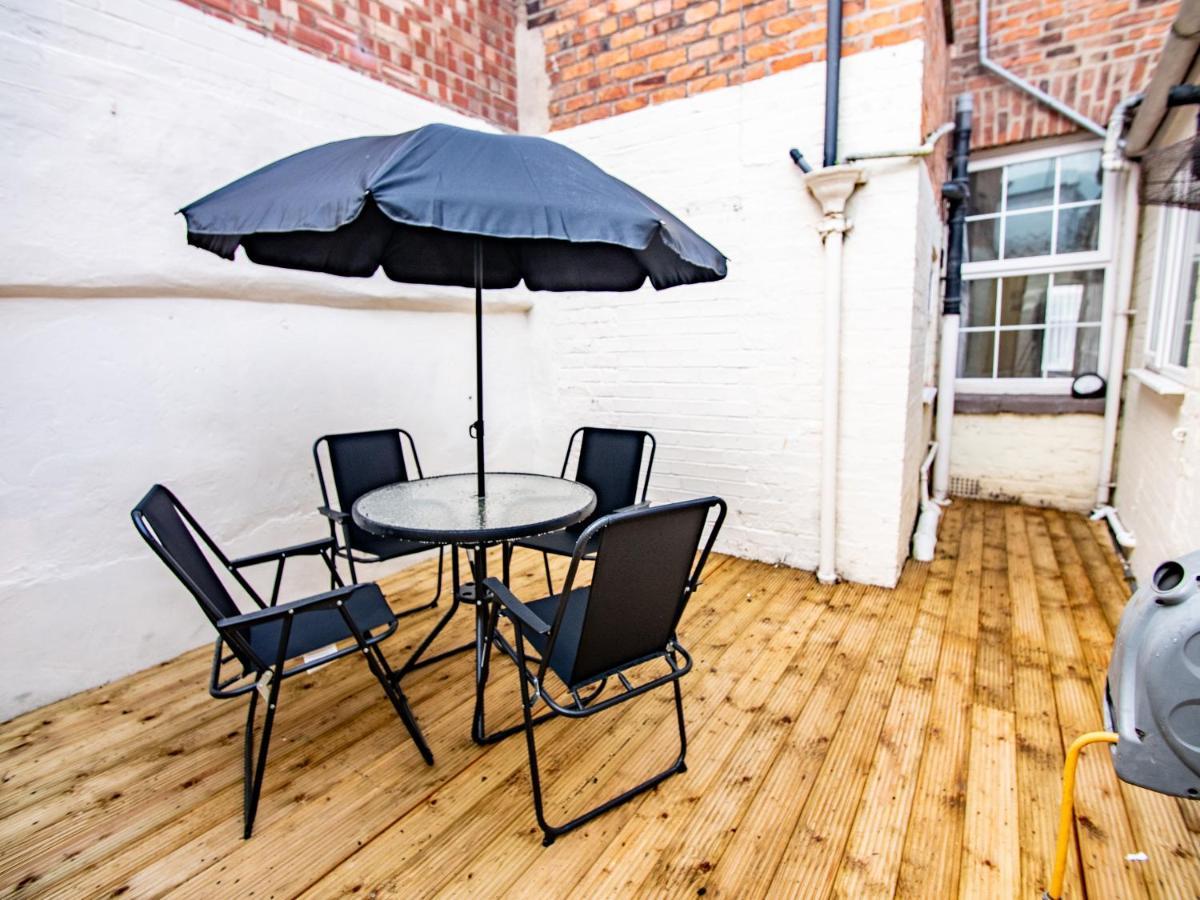 New! With Outside Decking Area * Scarborough