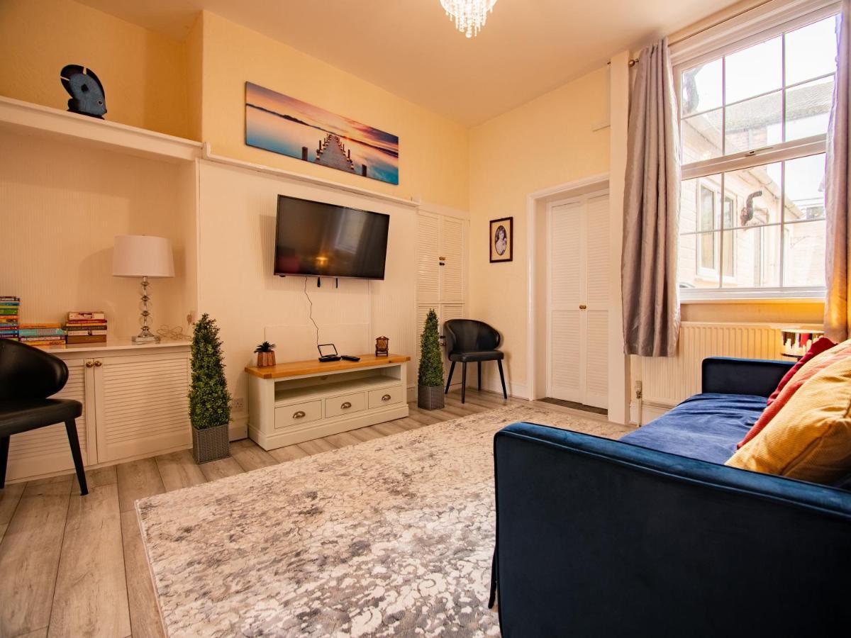Apartment New! With Outside Decking Area