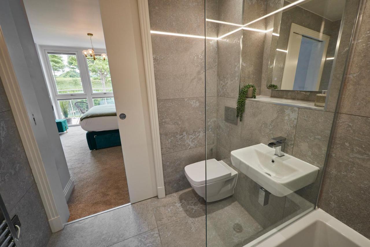 Host & - View Luxury *