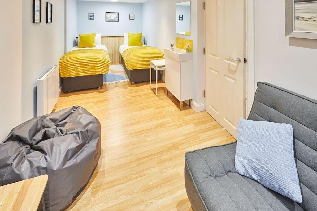 South Bay Garden Apartment *