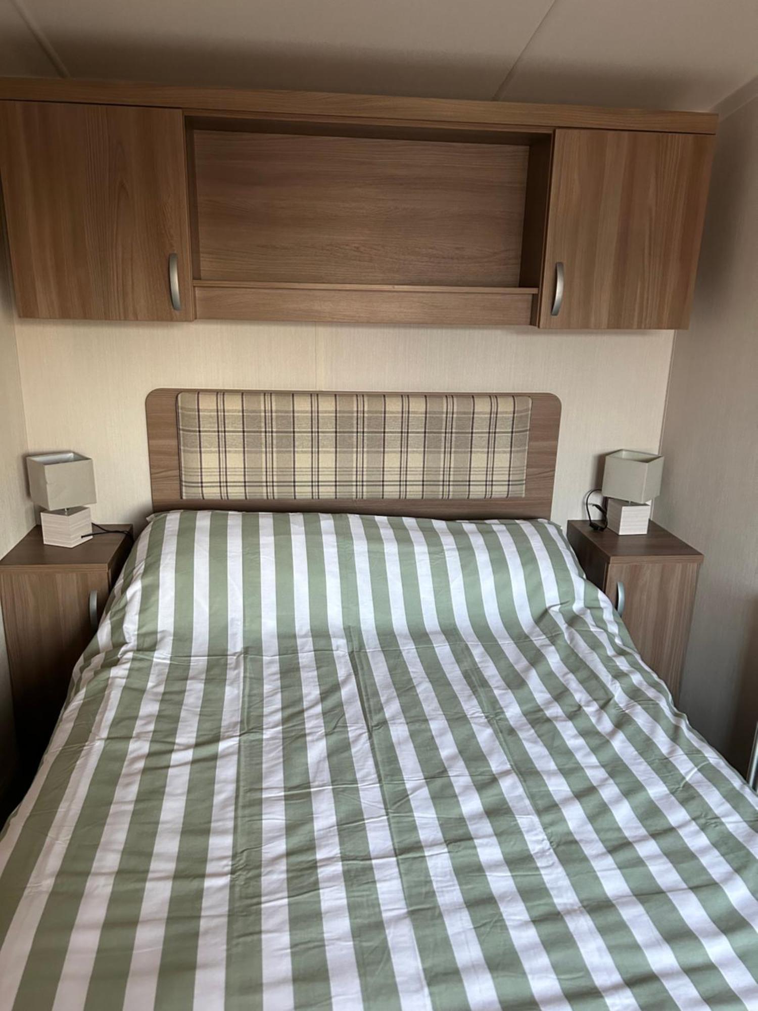 Apartment 3 Bedroomed Caravan With Amazing Sea Views!