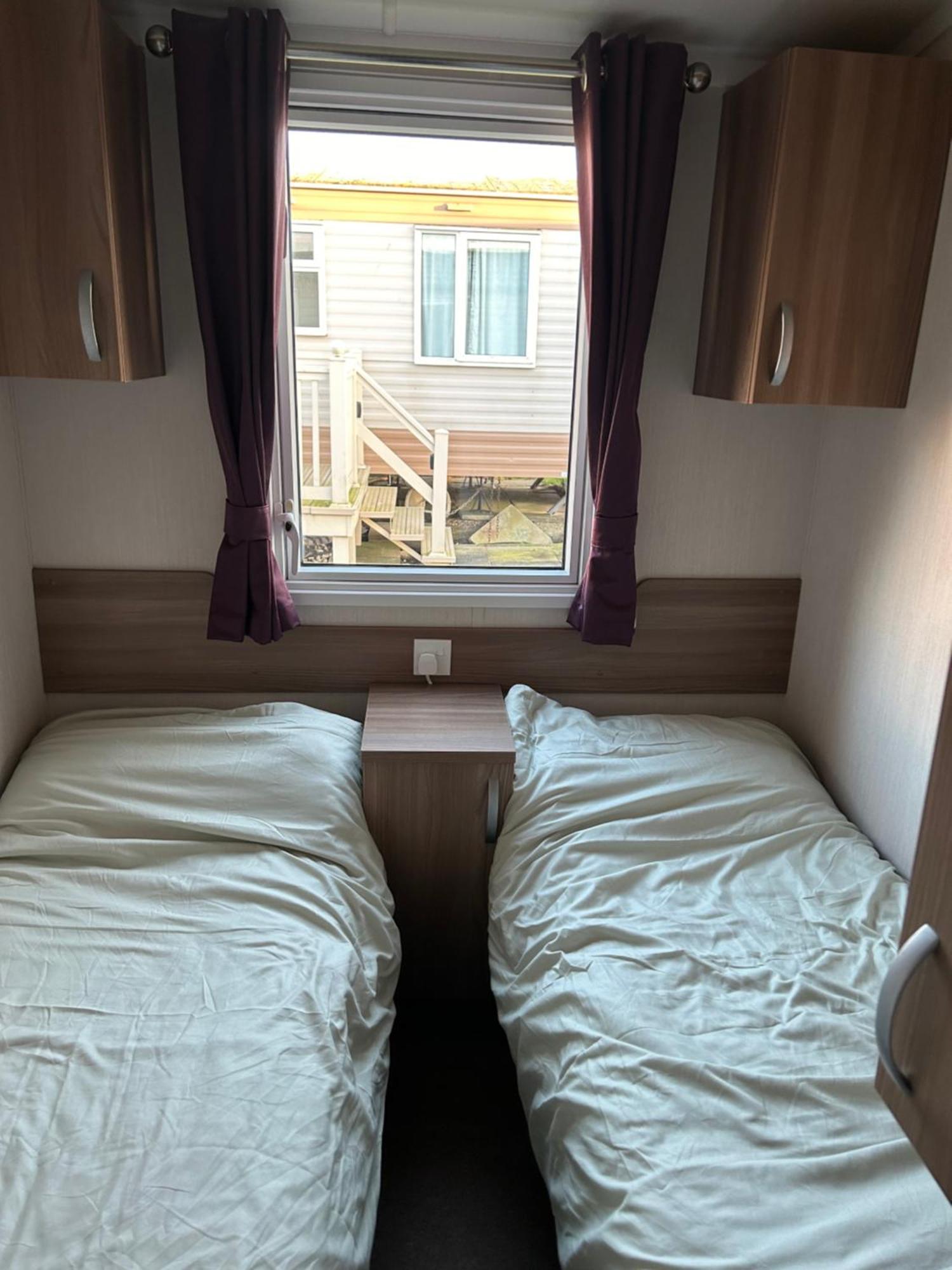 Apartment 3 Bedroomed Caravan With Amazing Sea Views! *