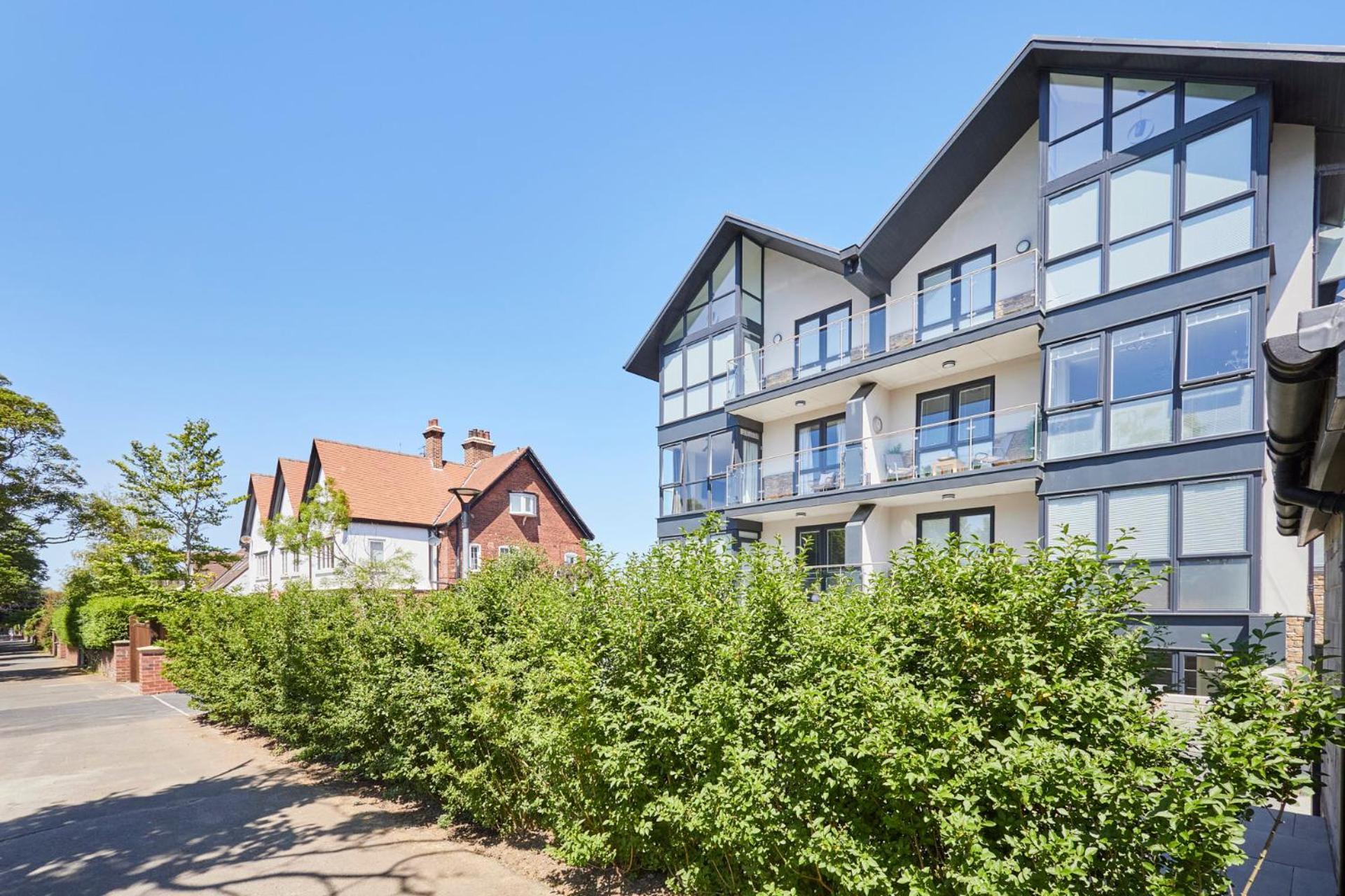 Host & - View Luxury Apartment Scarborough