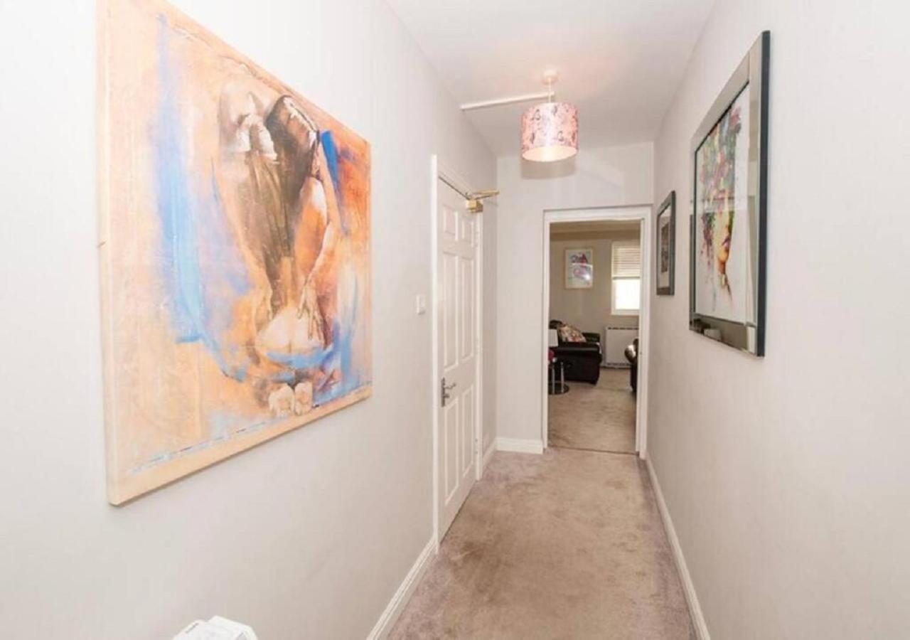 Apartment Pelican-stylish 2-bed Close To & Town *