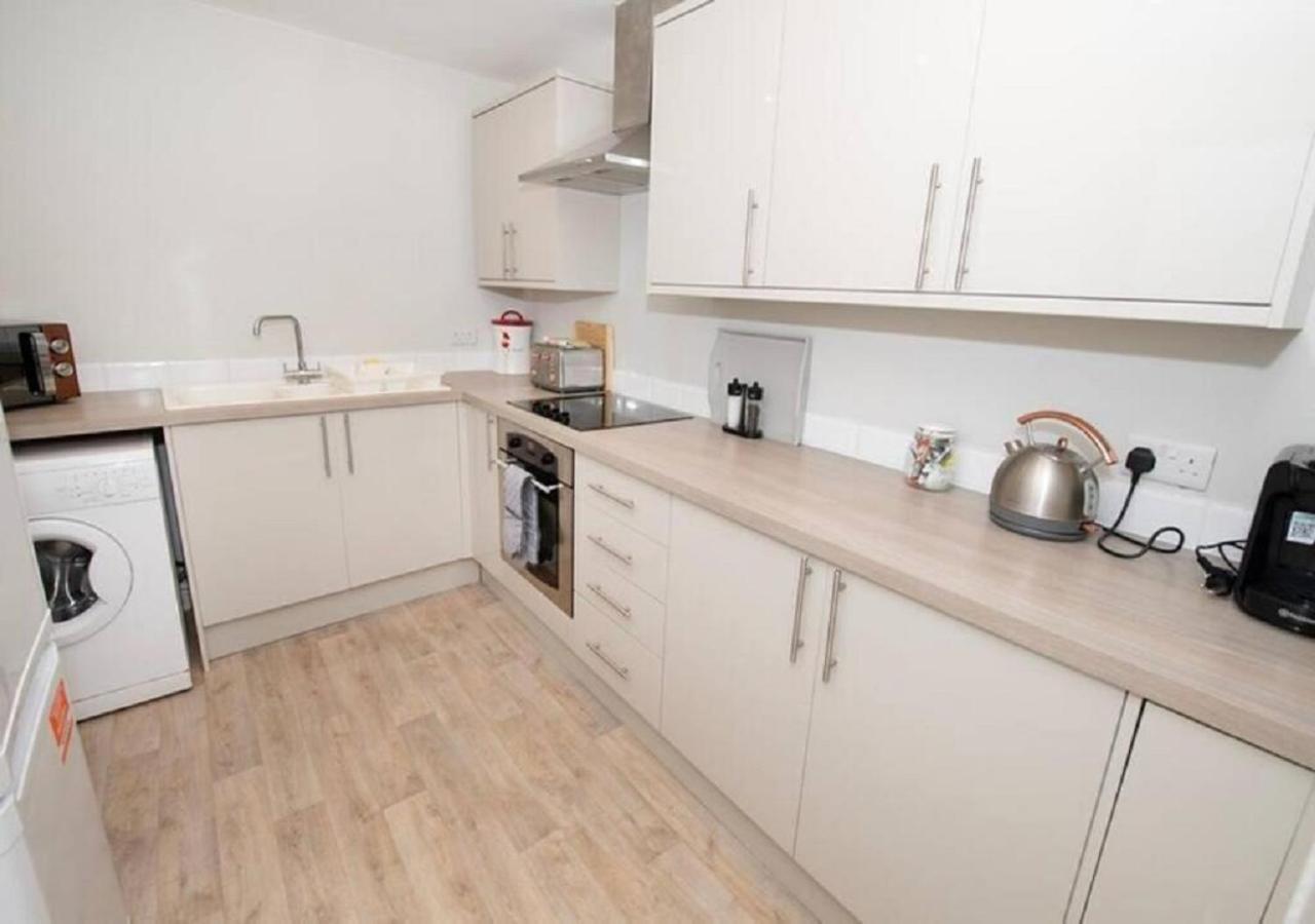 Pelican-stylish 2-bed Close To & Town