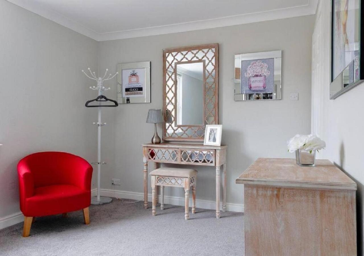 Pelican-stylish 2-bed Close To & Town Apartment *