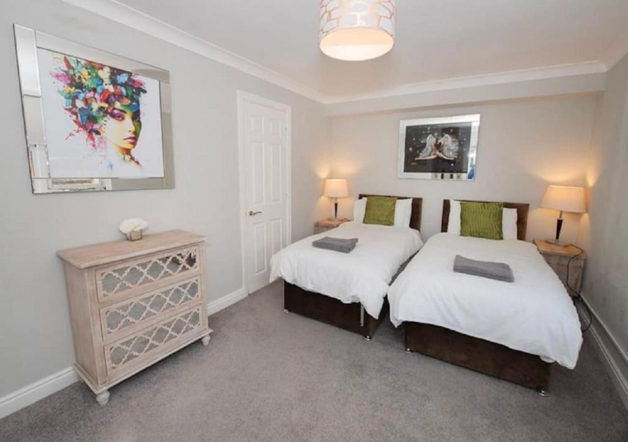 Apartment Pelican-stylish 2-bed Close To & Town *