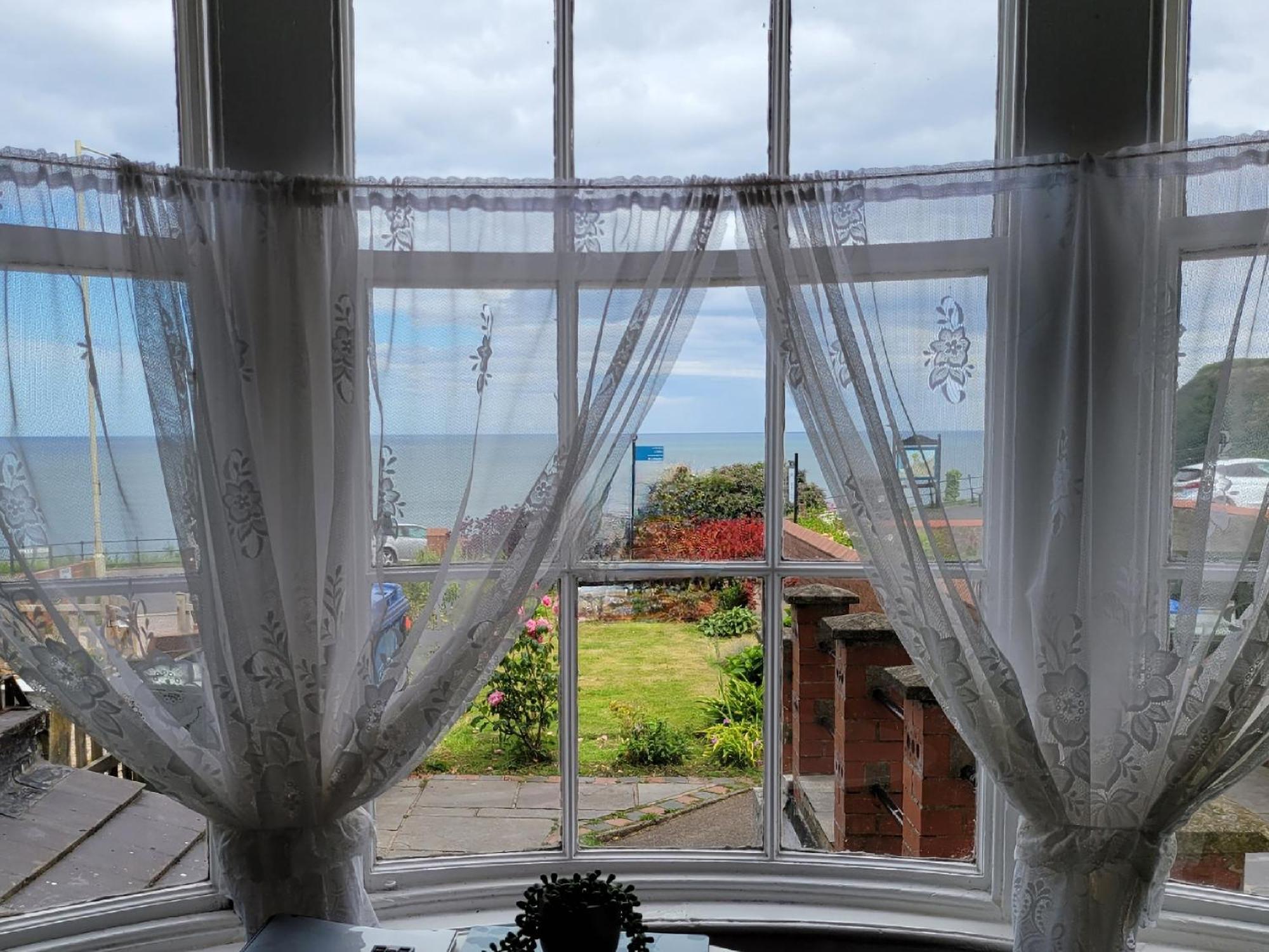 Seaview Ground Floor Flat Fast Wifi & Free Parking Apartment Scarborough