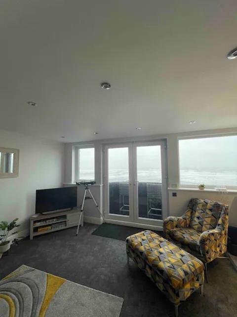 Penthouse Flat In * Scarborough