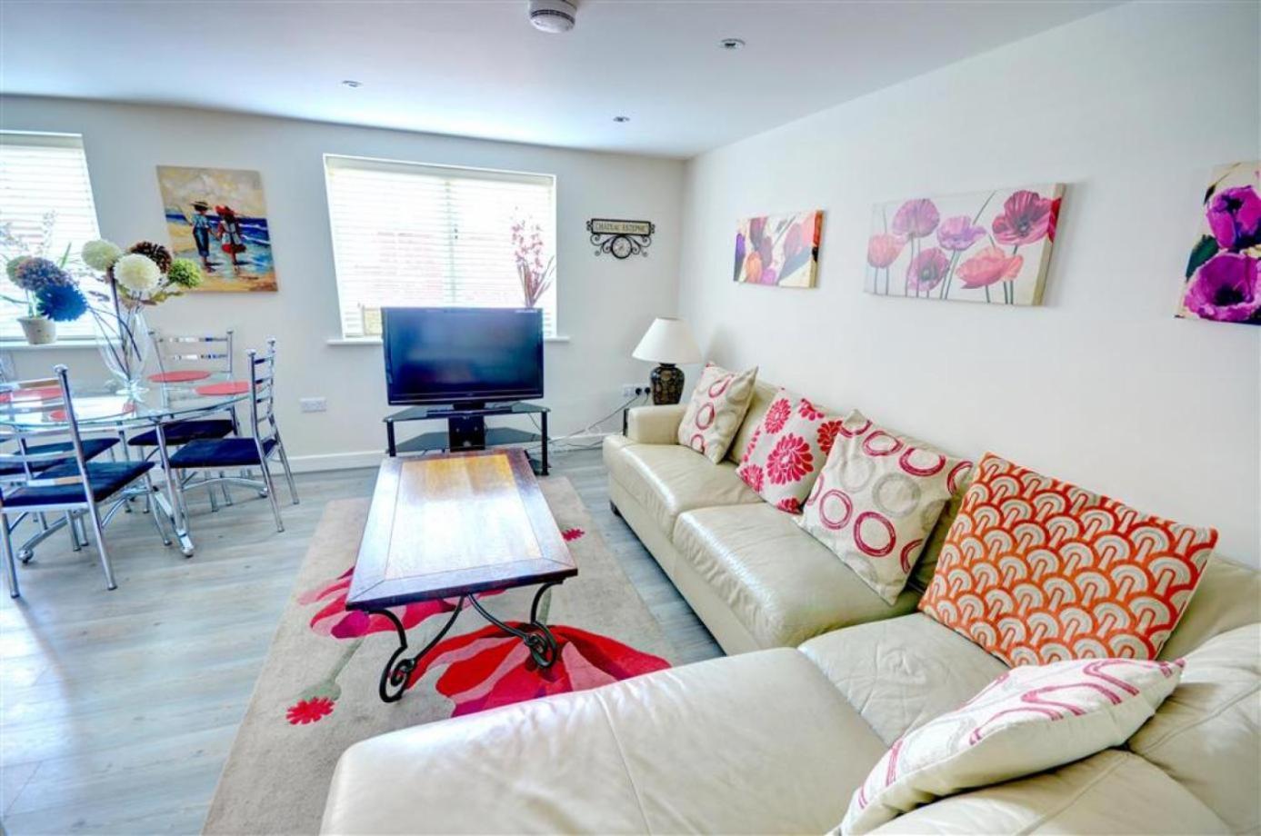 Hotties House - Two-bed Cottage, Dog-friendly & Off-street Parking - Apartment Scarborough