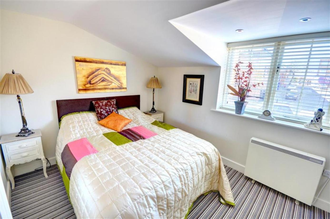 Hotties House - Two-bed Cottage, Dog-friendly & Off-street Parking - Apartment *
