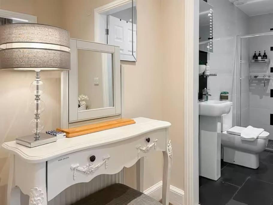 Strathmore Scarborough, Pool, Gym, Parking * Scarborough