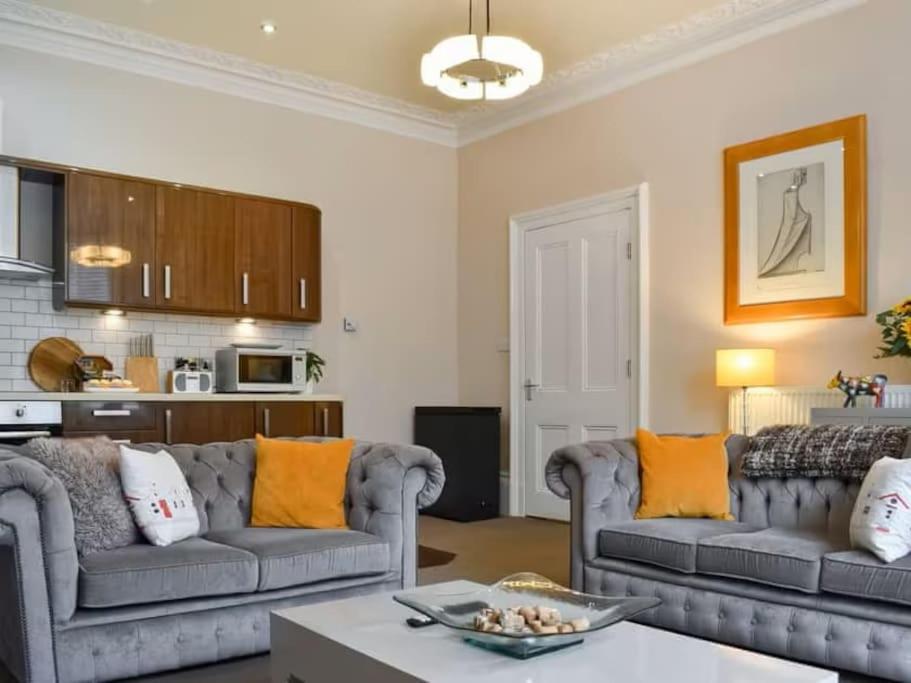Strathmore Scarborough, Pool, Gym, Parking Apartment Scarborough