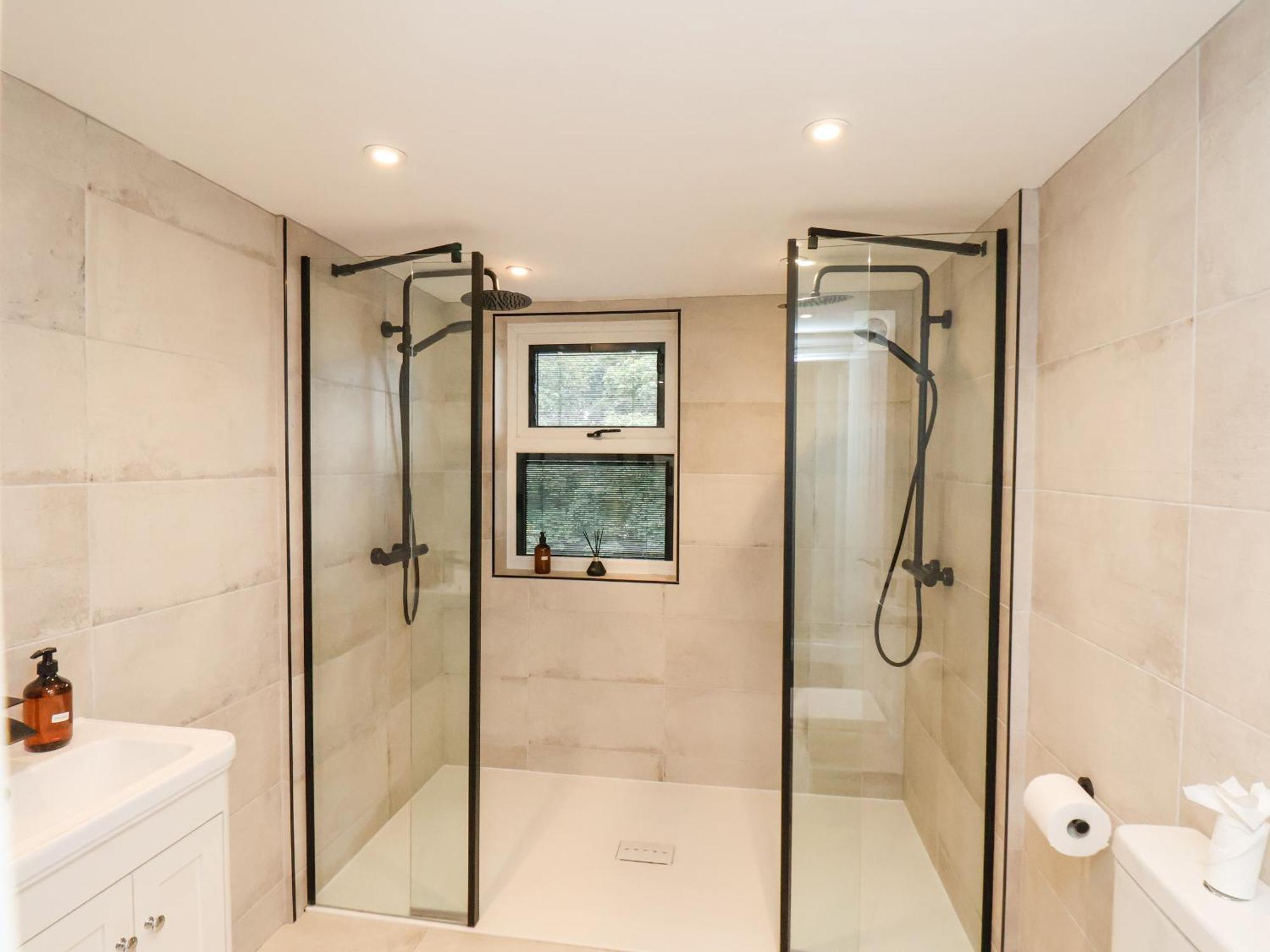 23 Trafalgar Square *