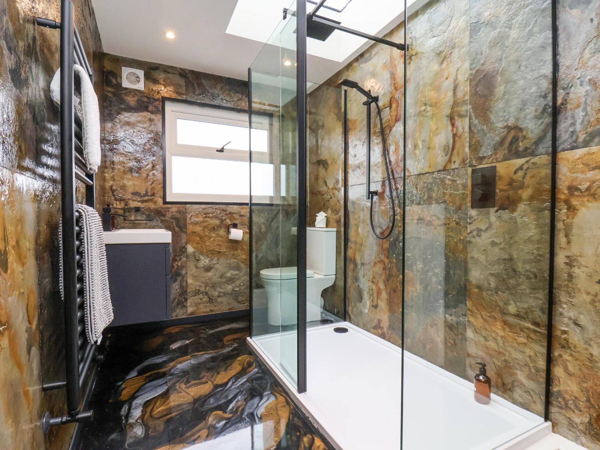 23 Trafalgar Square *