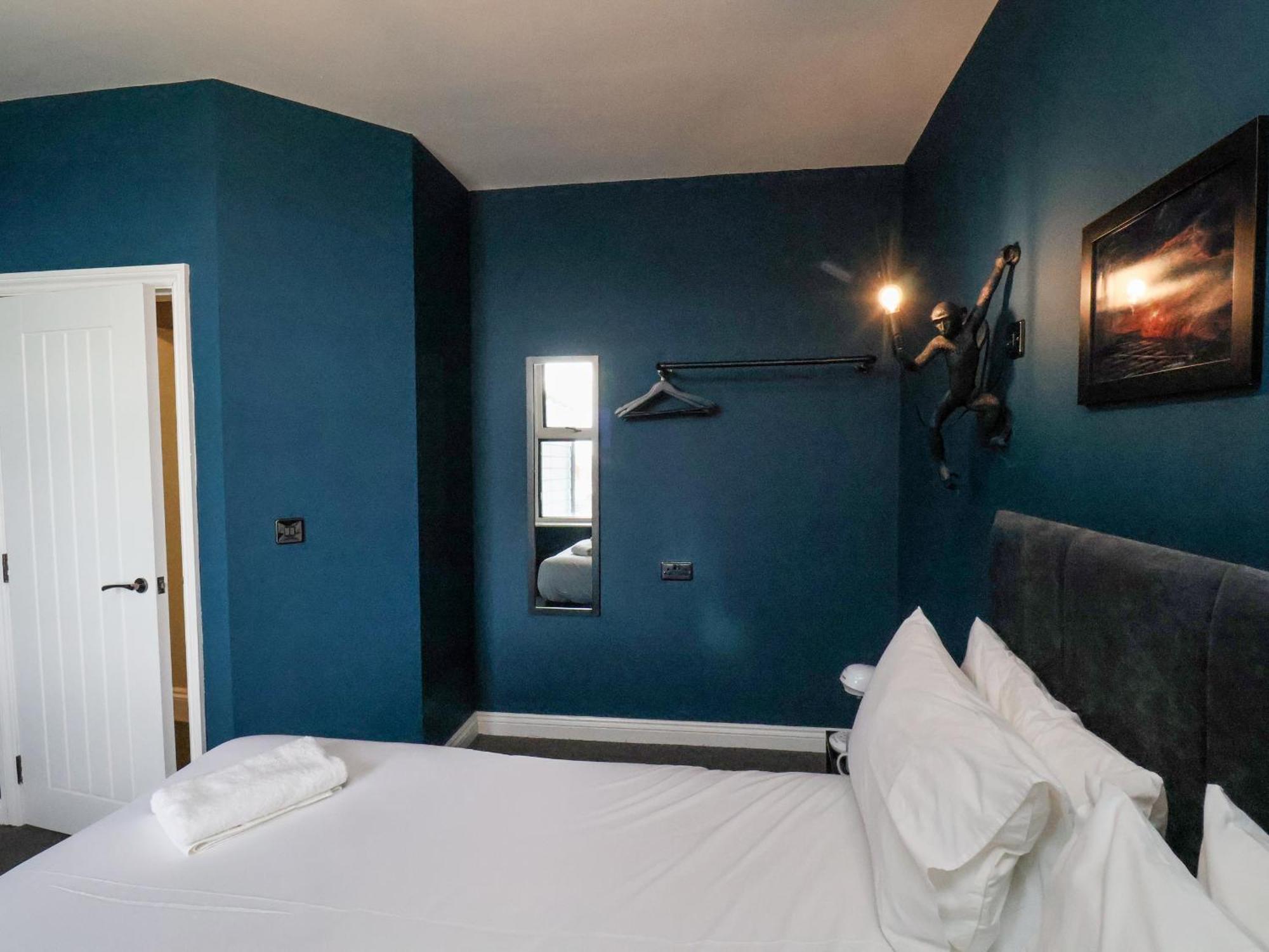 23 Trafalgar Square * Scarborough