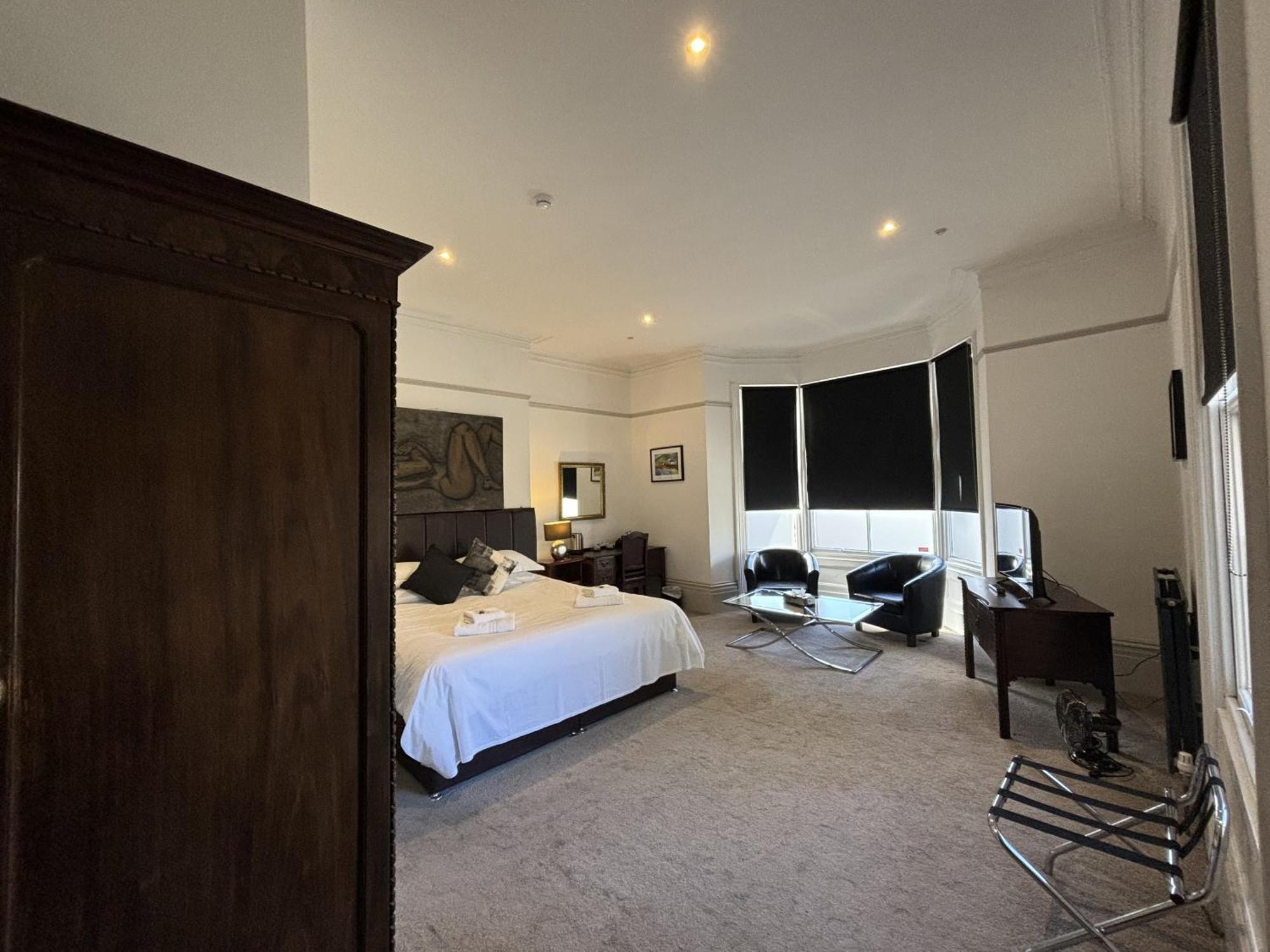 The Chapel House 4*