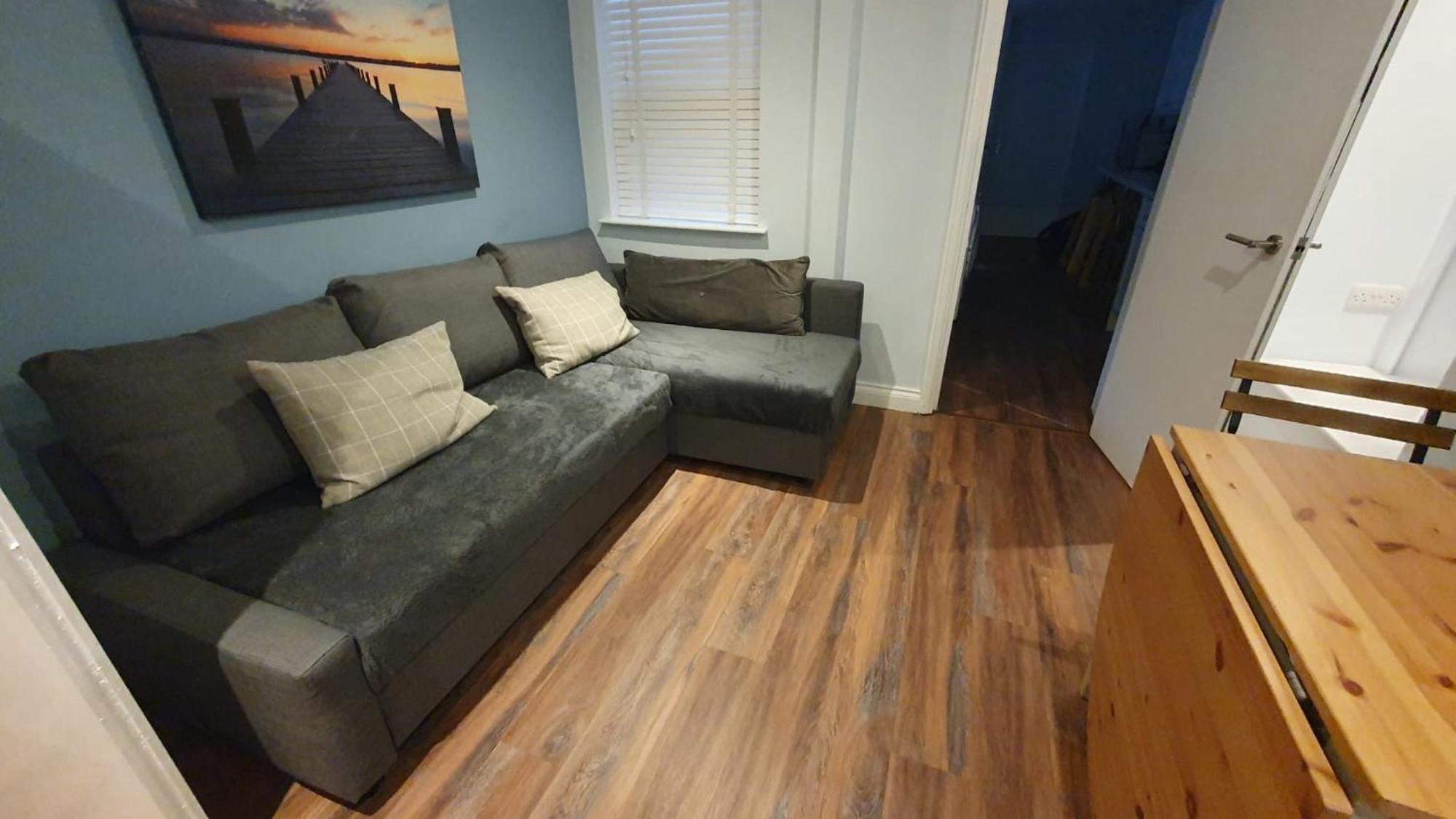 Seaside Hideaway - Free Onstreet Parking Holiday home