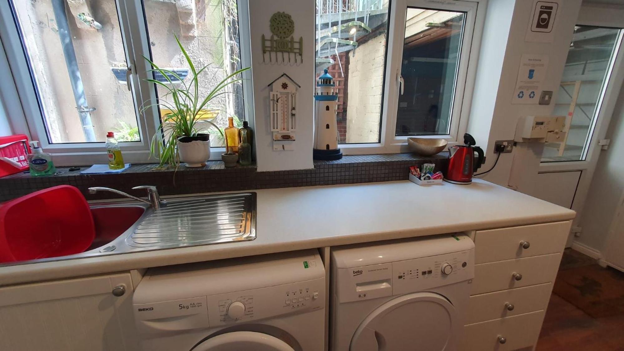 Seaside Hideaway - Free Onstreet Parking Holiday home *