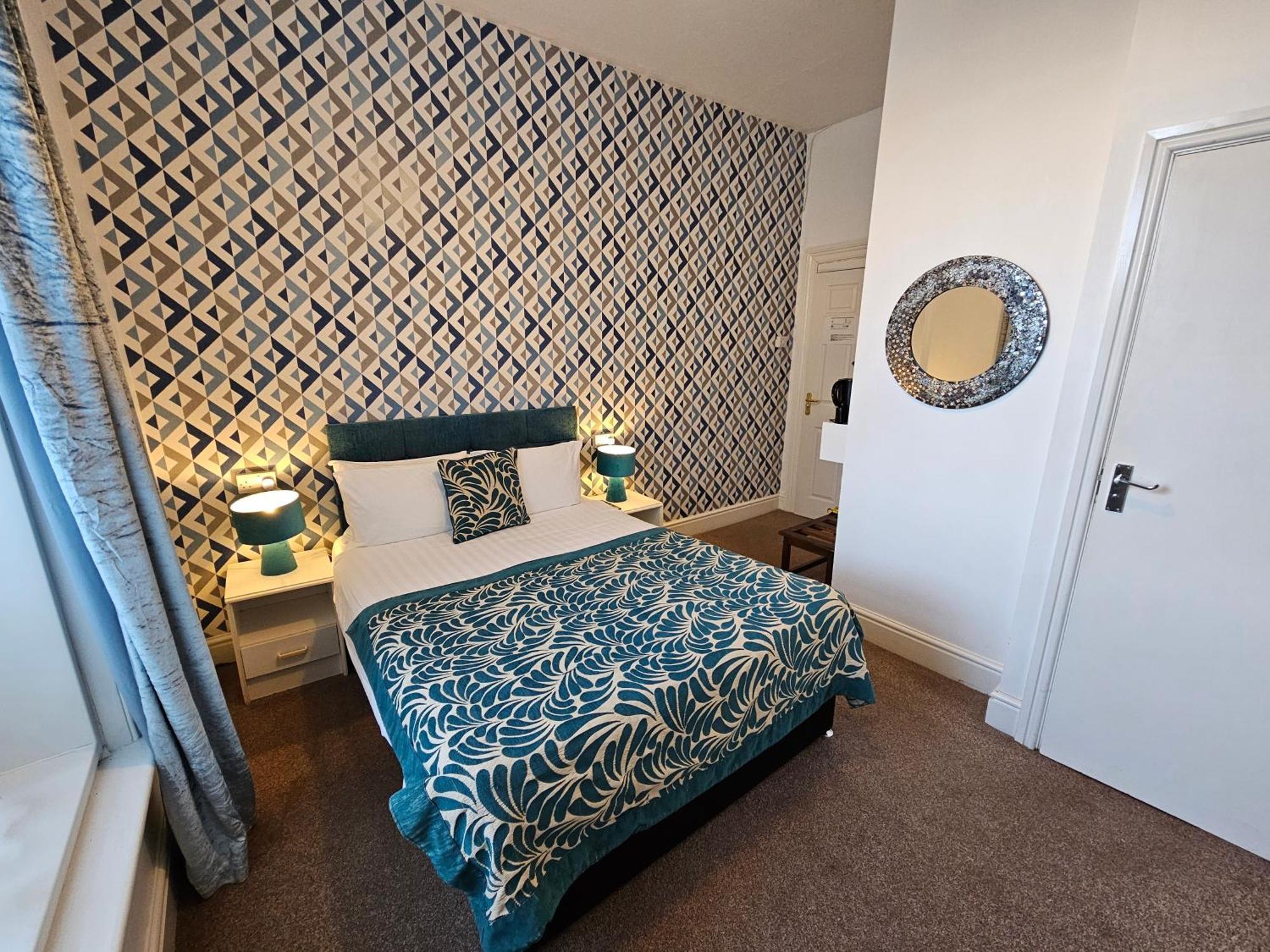 Rivelyn Bar & Restaurant Hotel