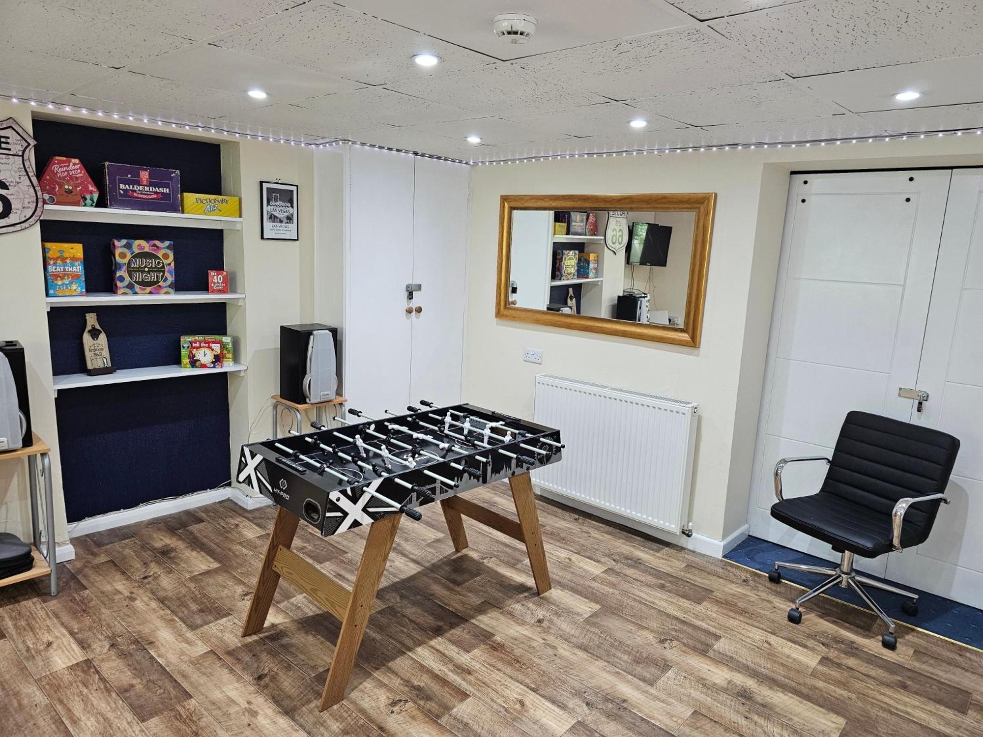 Ground Floor Up To 6 Guests With Games Chill Out Apartment Scarborough