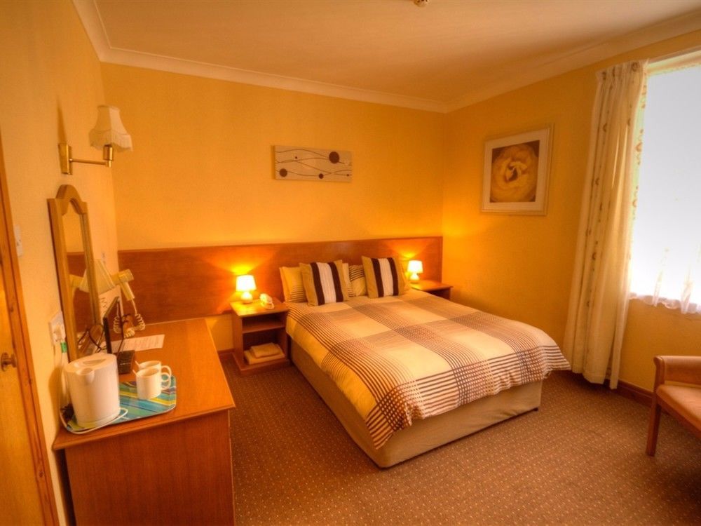 The Dickens Bar & 3*