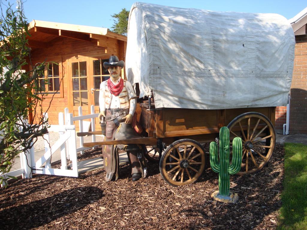Pinewood Park - Tipis, Hot Tubs And