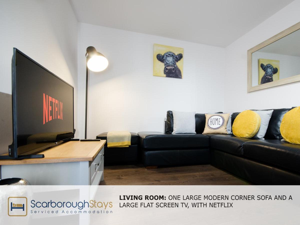 Hibernia Place, 3 Bedroom Townhouse With Patio & Seating Area - Free Parking *