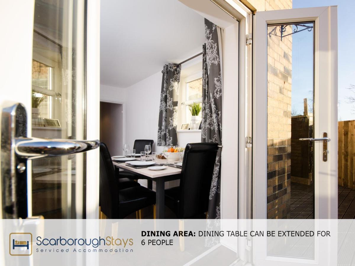Hibernia Place, 3 Bedroom Townhouse With Patio & Seating Area - Free Parking *