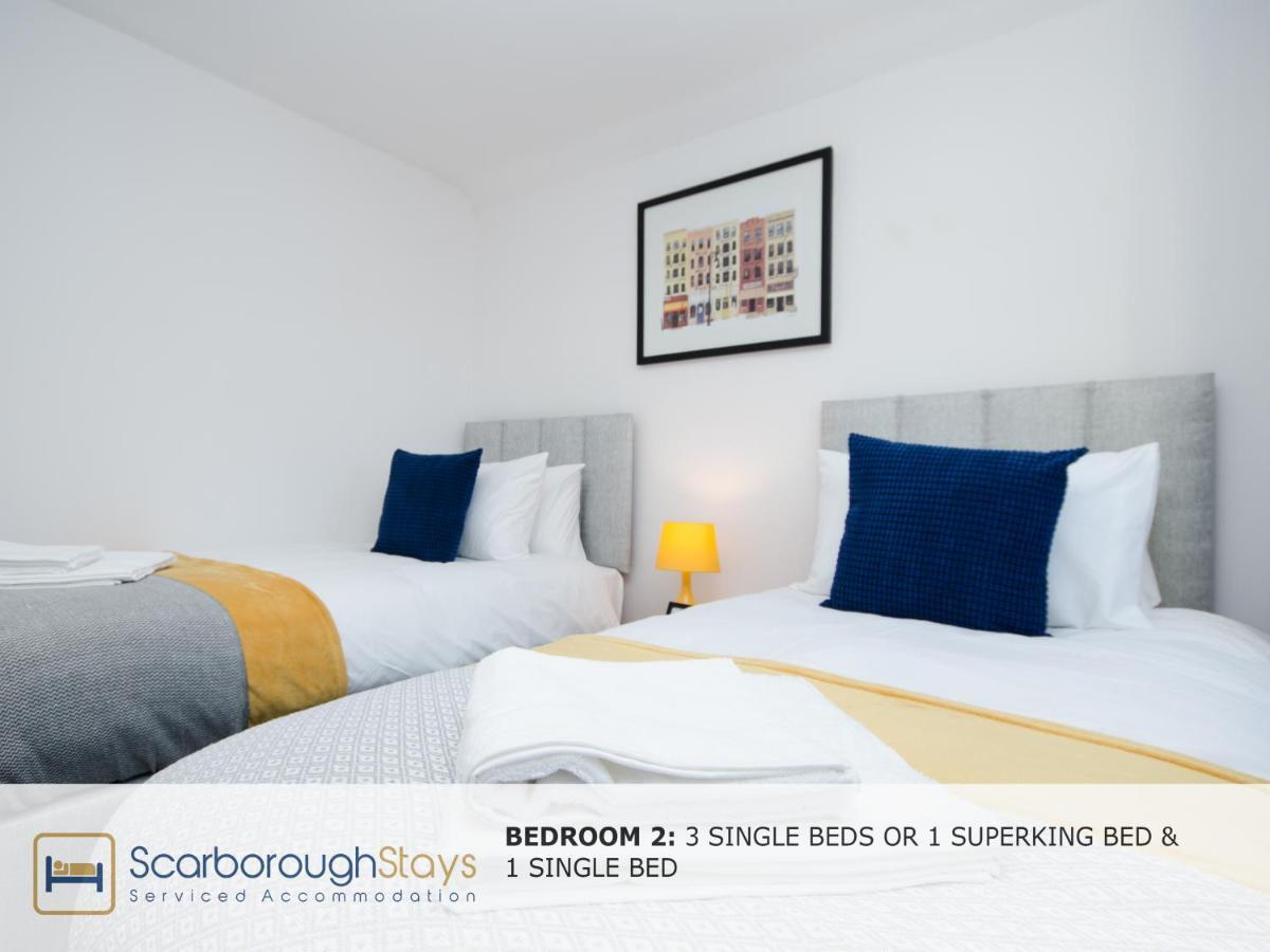 Hibernia Place, 3 Bedroom Townhouse With Patio & Seating Area - Free Parking * Scarborough